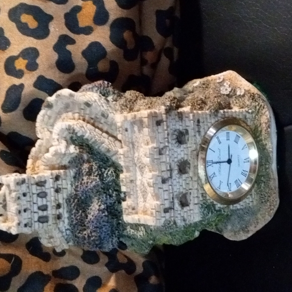 David Mitchel Bone Clock timepiece in sculpture Game of Thrones Art. - Picture 7 of 9